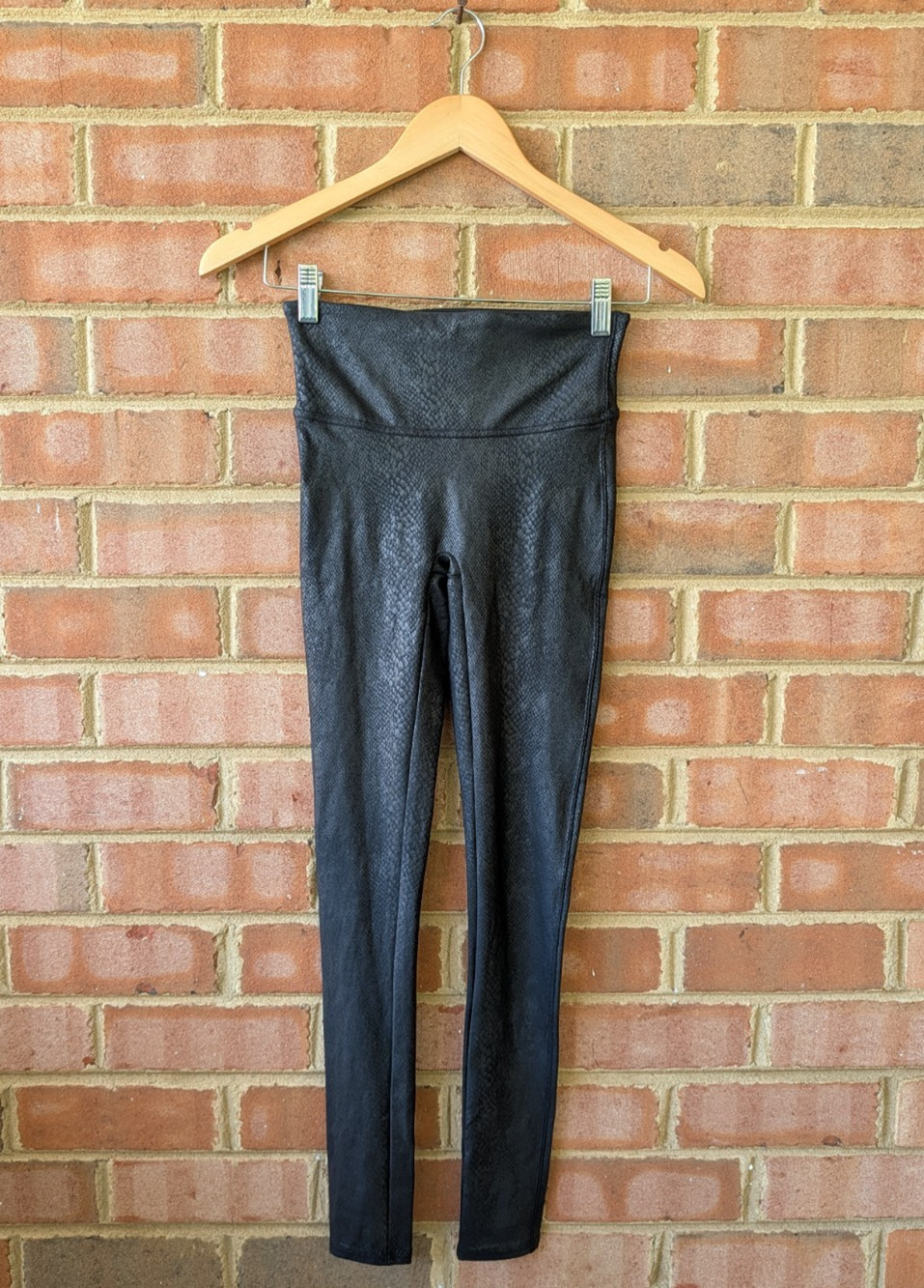 Spanx Black Faux Leather Foiled Snake Print Leggings Size Small Shaping Pull On